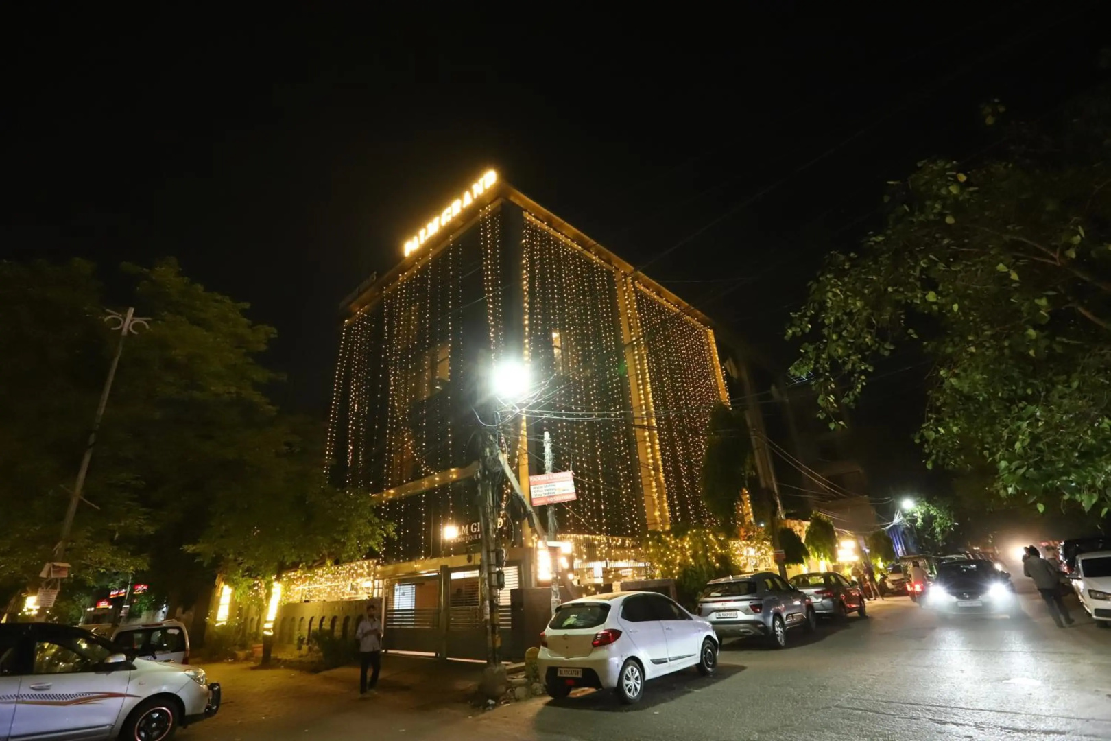Foto - Hotel Palm Grand Naraina New Delhi - Couple Friendly Local IDs Accepted