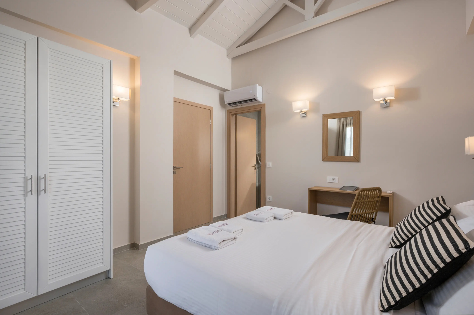 Photo - Spilia Village Hotel & Villas