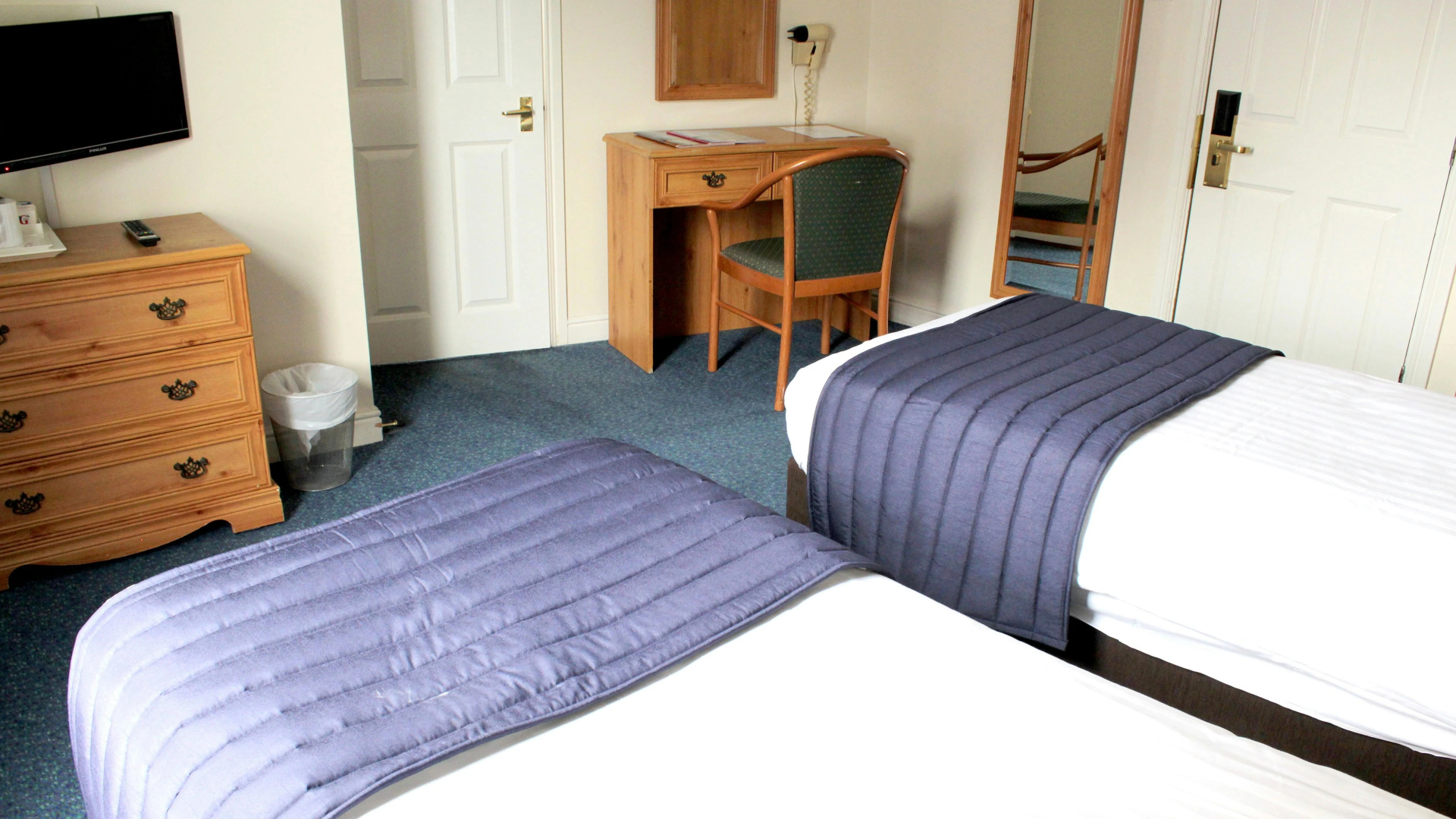 Photo - Discovery Inn - Leeds