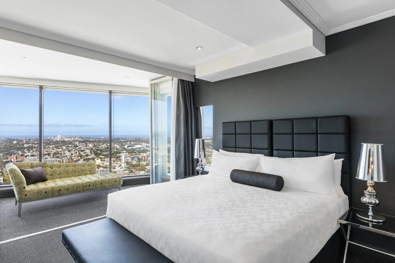 Photo - Meriton Suites World Tower, Sydney