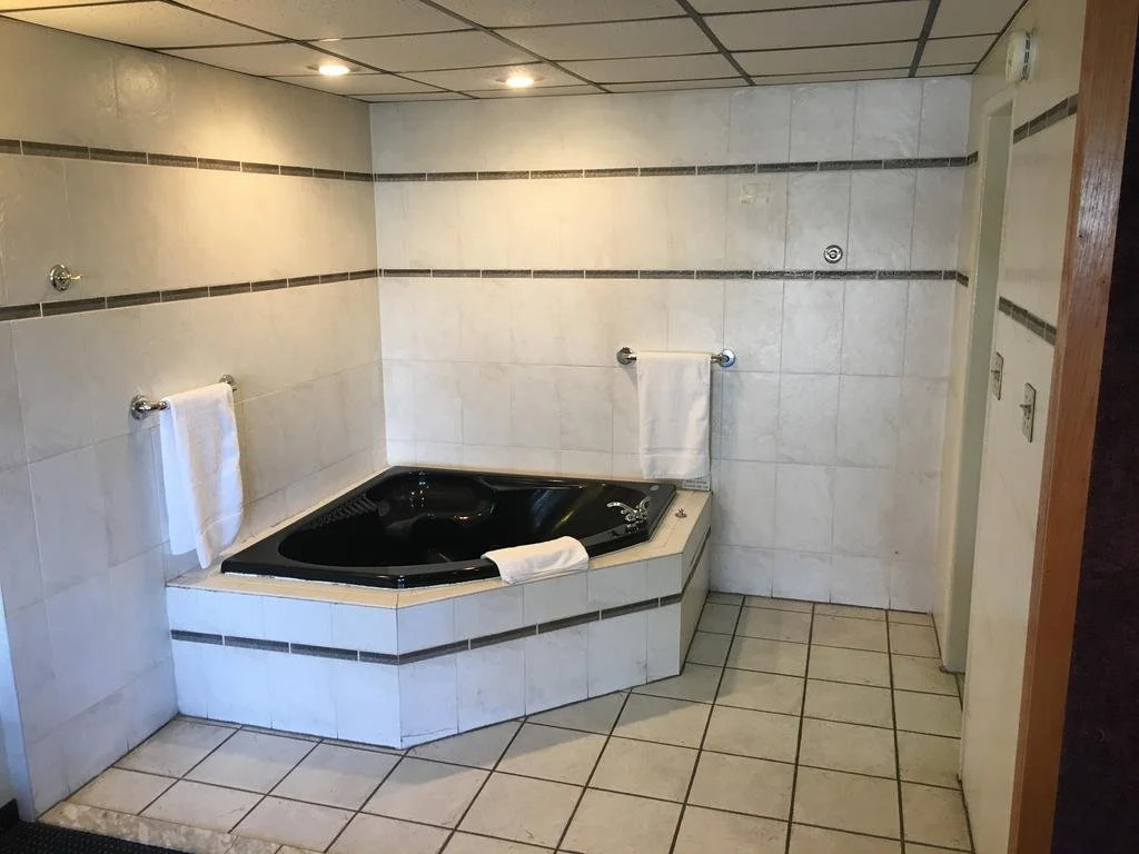 Photo - Midway Inn & Suites