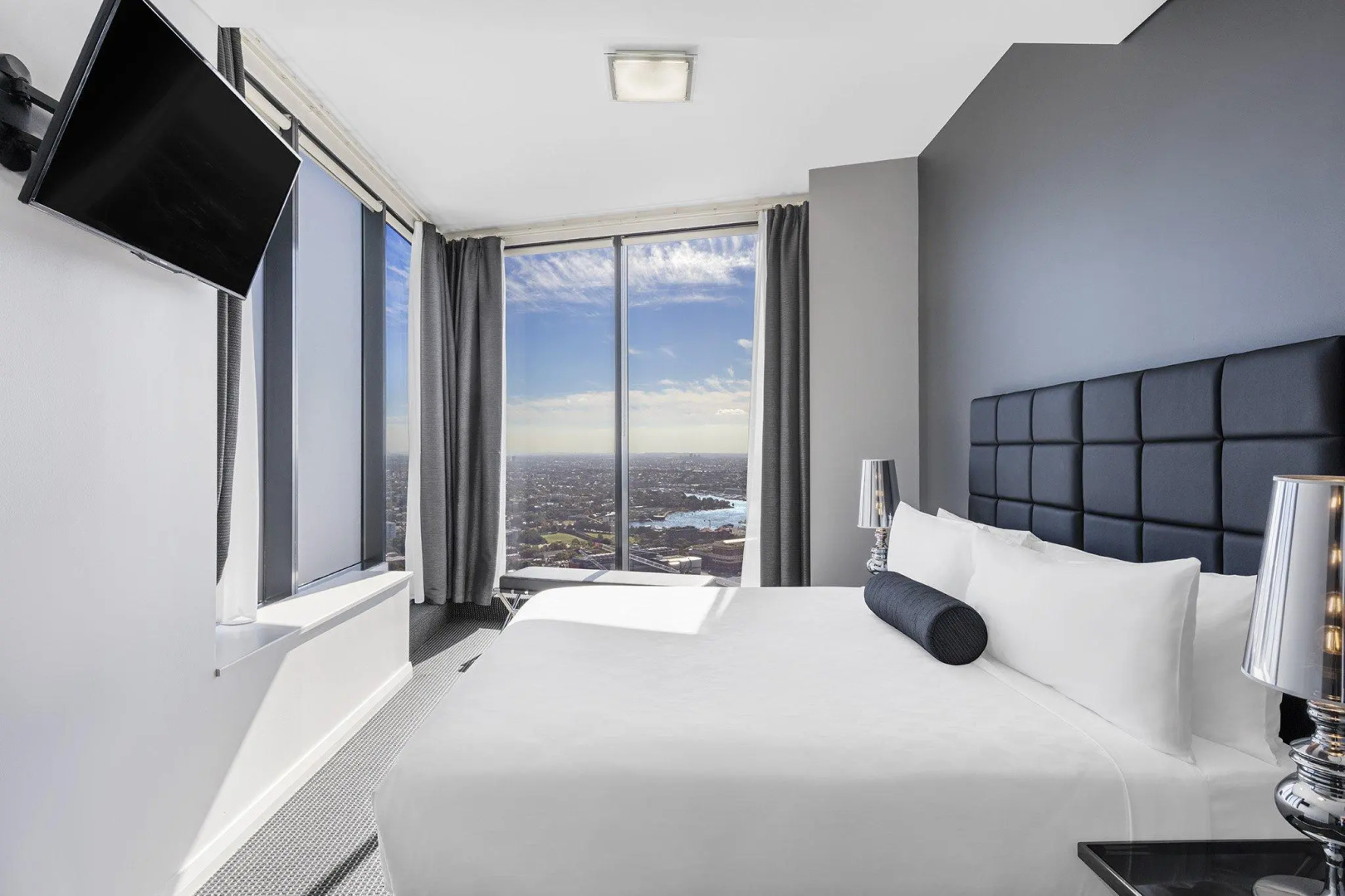 Photo - Meriton Suites World Tower, Sydney