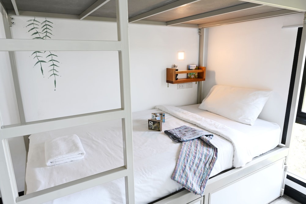The Dearly Koh Tao Hostel