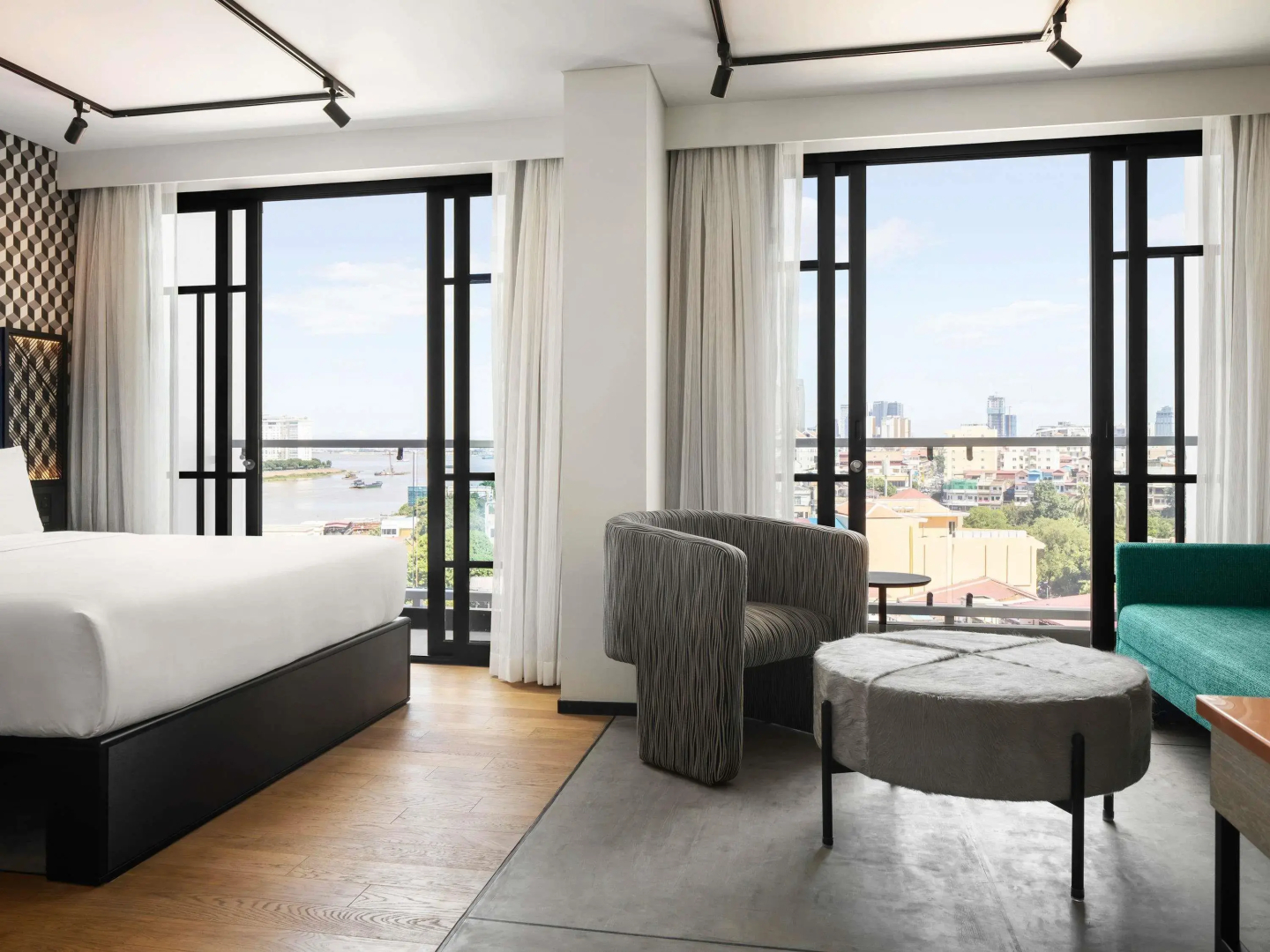 Foto - TRIBE Phnom Penh Post Office