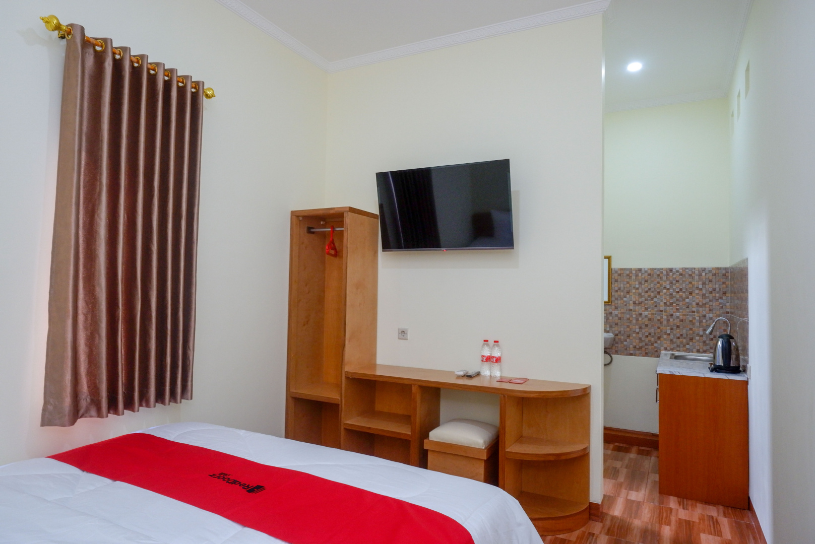 RedDoorz near Rita Supermall Purwokerto 2