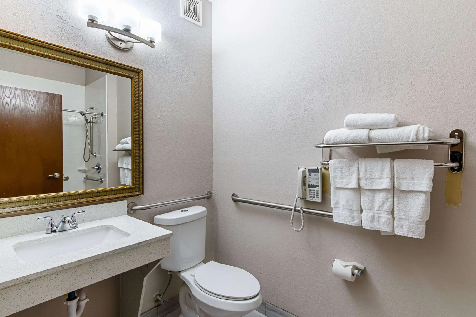 Photo - Quality Suites Austin South Street Elmo District