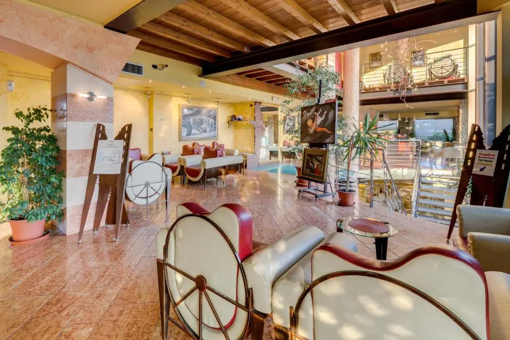 Photo - Art & Hotel