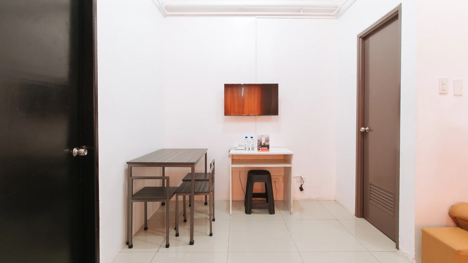 Foto - RedDoorz @ Jardin LRT Tayuman Manila