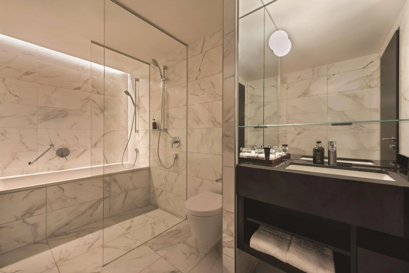 Foto - Adina Apartment Hotel Frankfurt Westend
