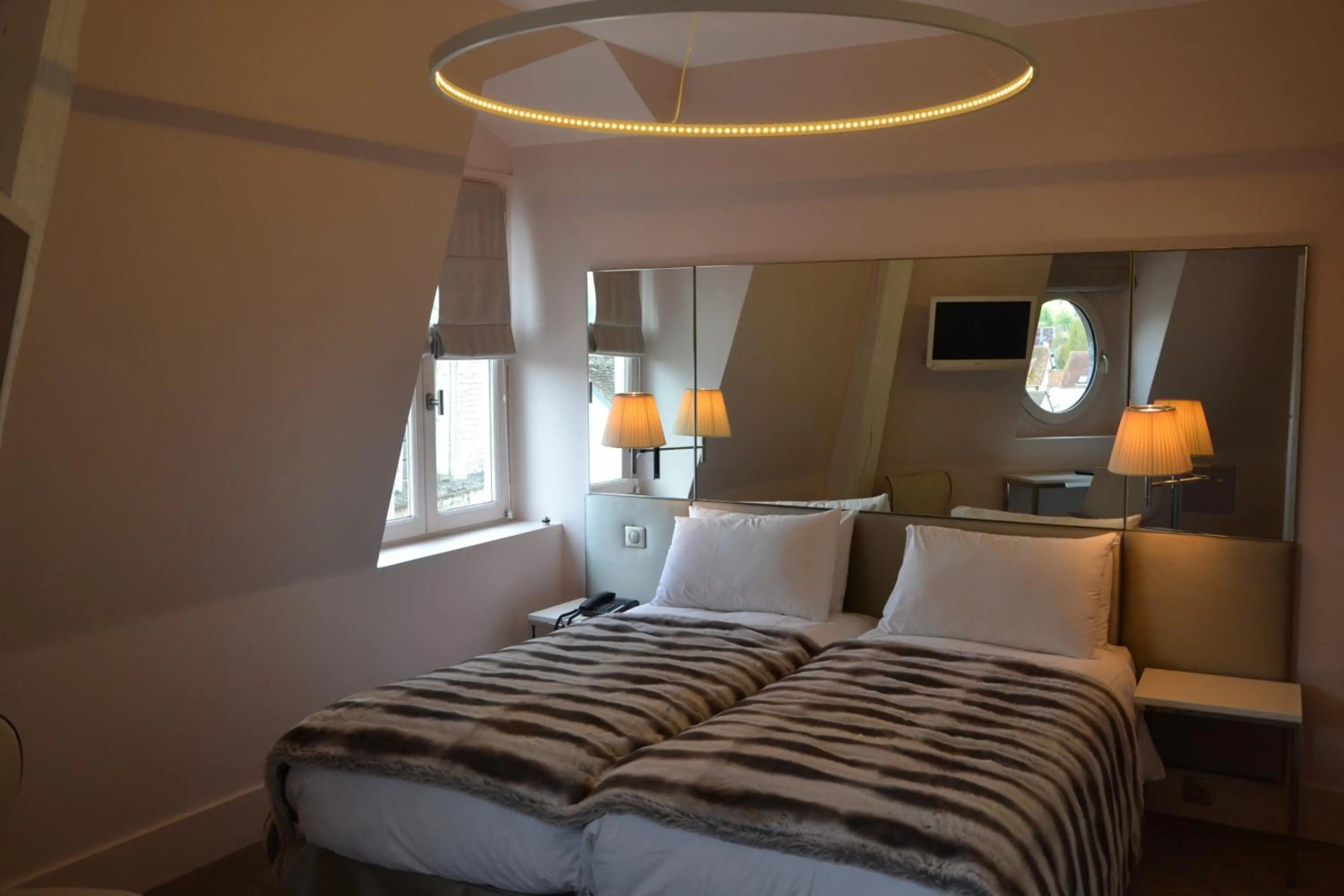 Photo - Le Cesar Hotel