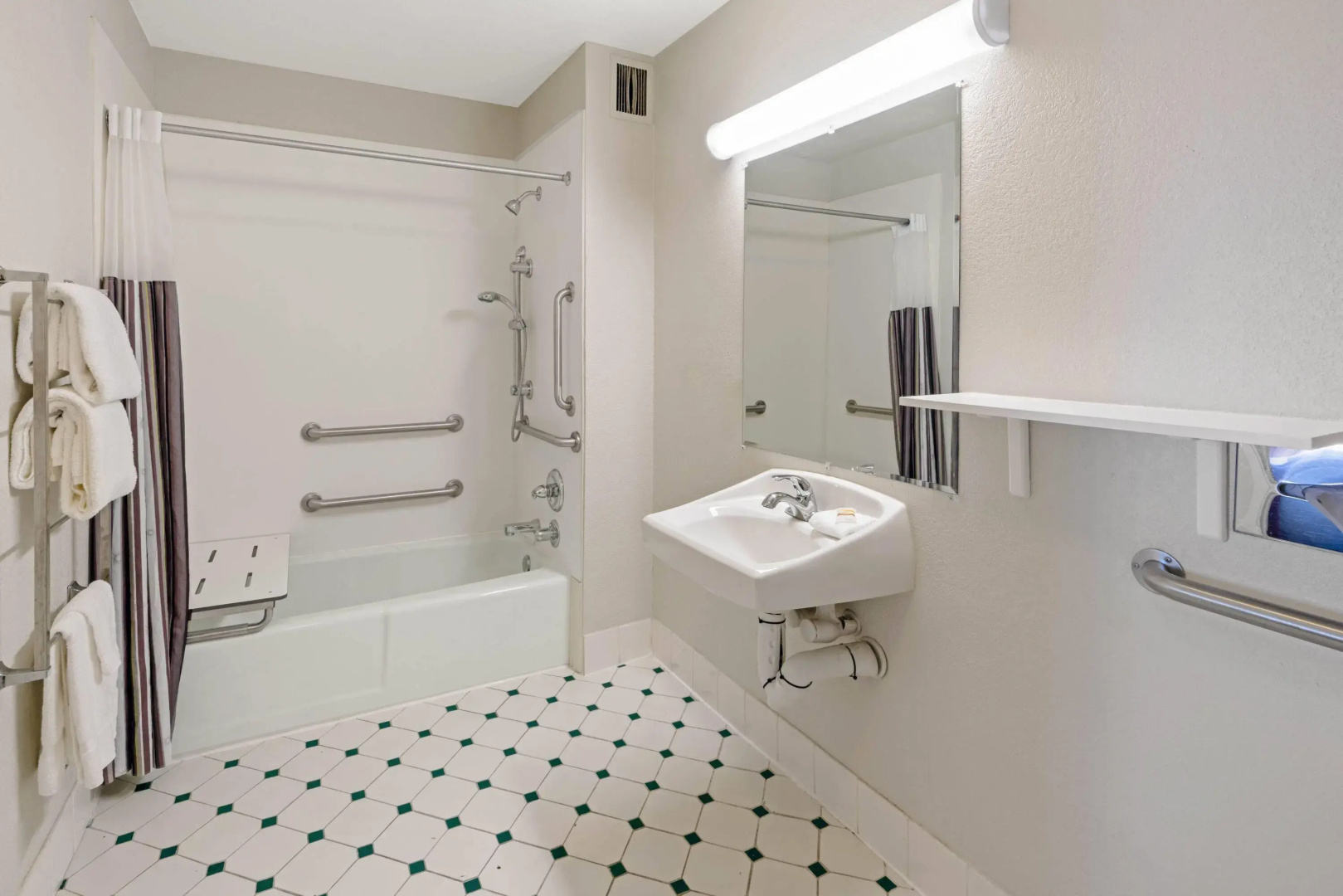 Photo - Travelodge by Wyndham Phoenix North