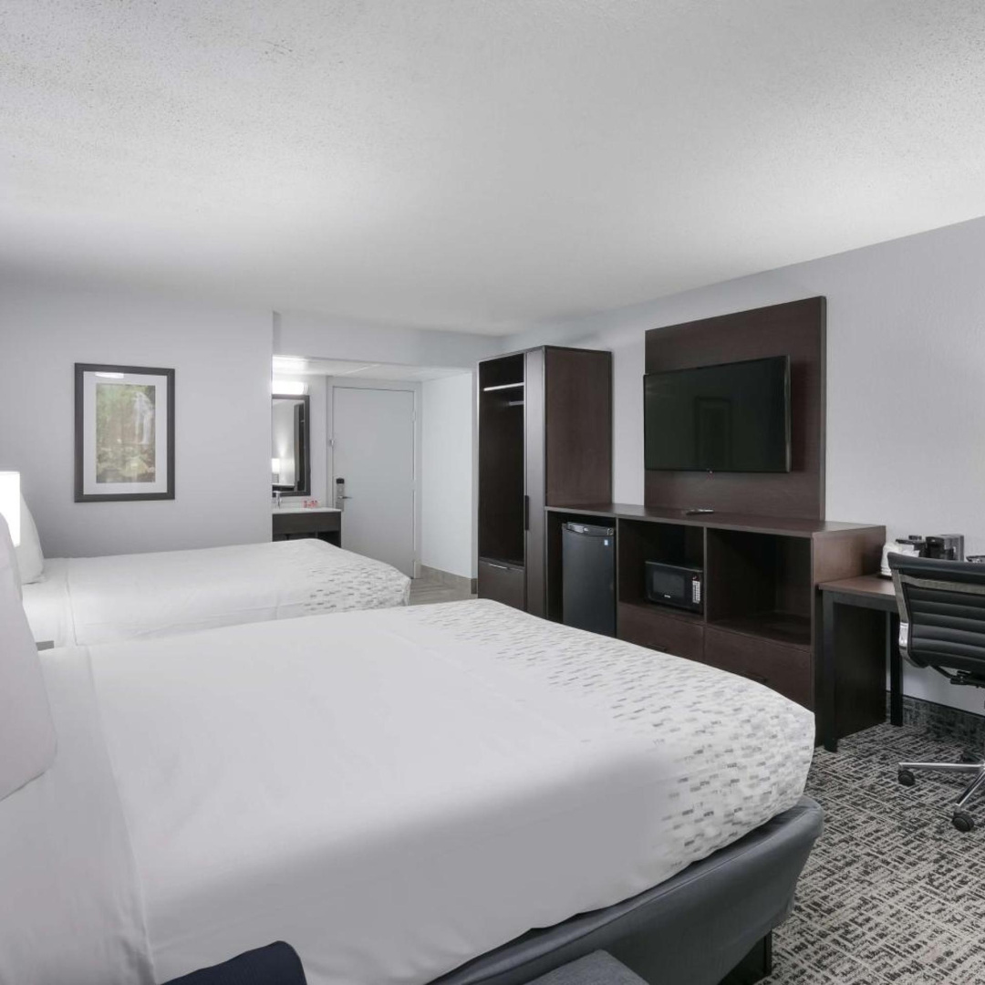 Photo - SureStay Plus Hotel by Best Western Gatlinburg