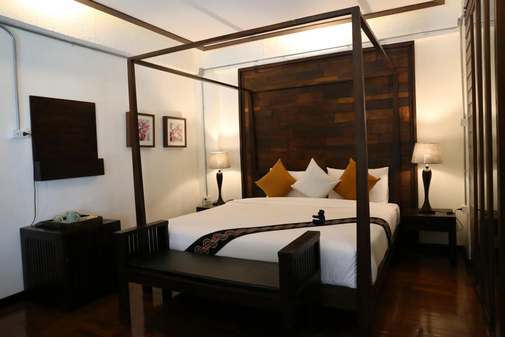 Photo - Kampaeng Ngam Hotel - Steps to Night Bazaar & Old City