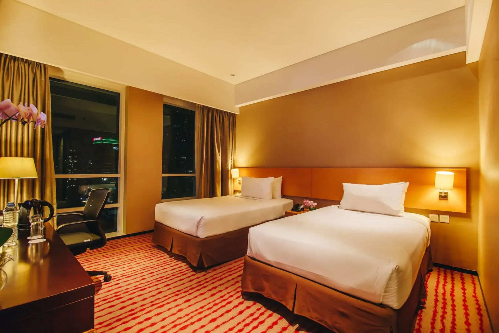 Photo - JS Luwansa Hotel and Convention Center