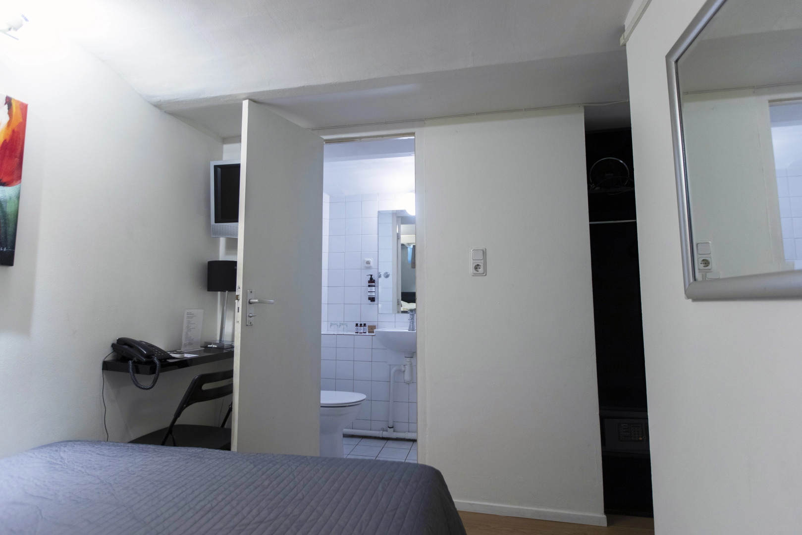 Photo - Quentin England Hotel