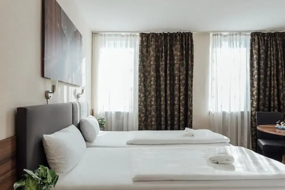 Foto - Hotel Hanseat Hamburg - Free Parking