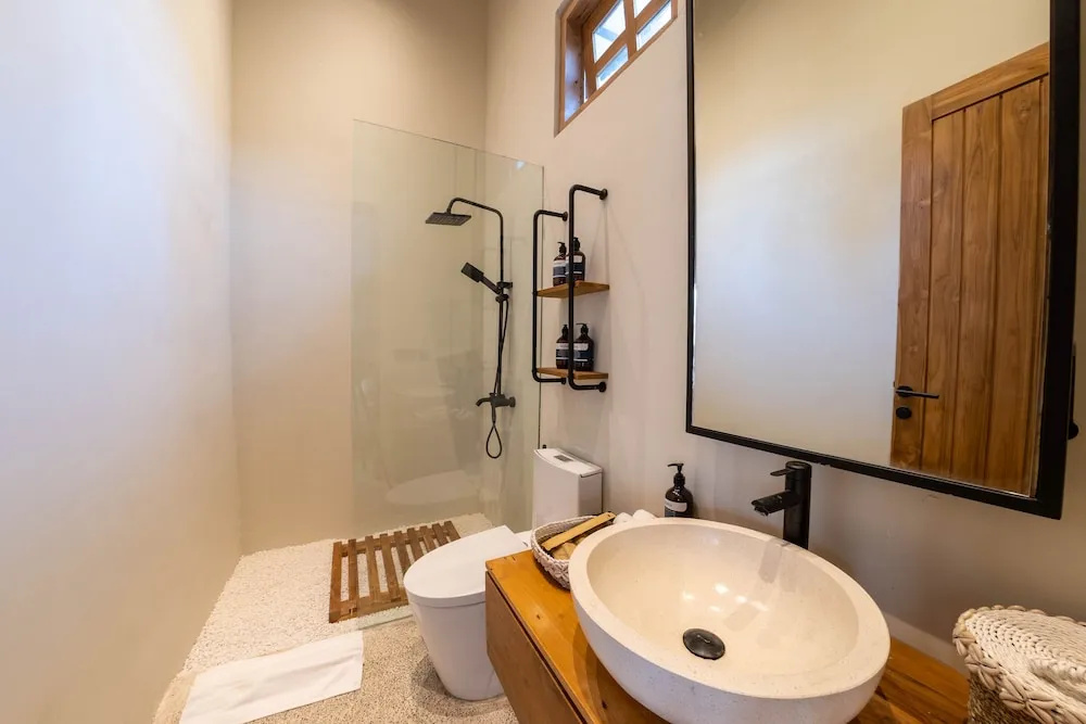Foto - Semiramida Villa by EVDEkimi - Elegant 2BR with Pool, Open-air bath, Patio
