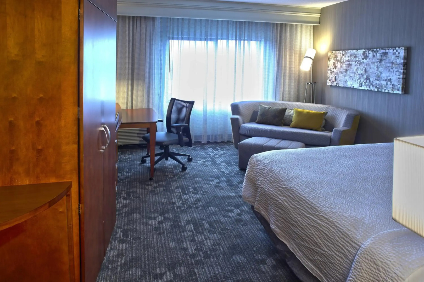 Photo - Courtyard by Marriott Hamilton