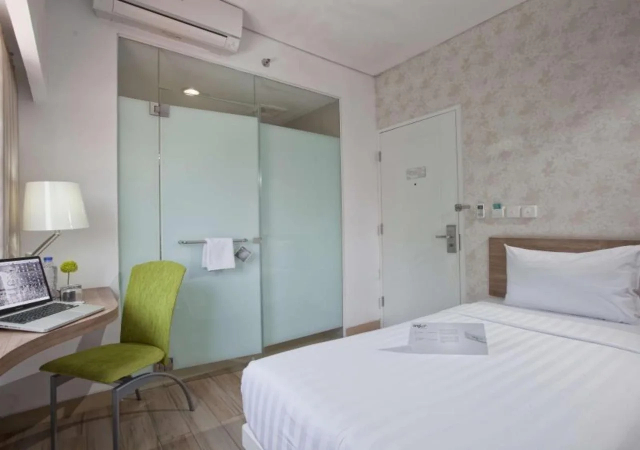 Photo - Whiz Hotel Cikini Jakarta