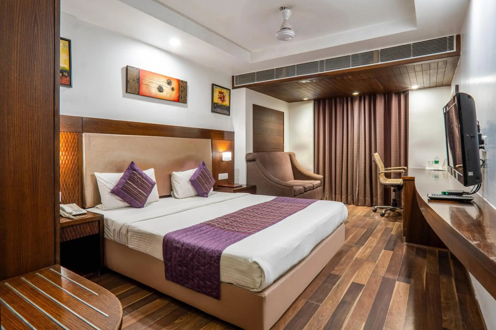 Photo - Hotel Le Roi Near New Delhi Railway Station