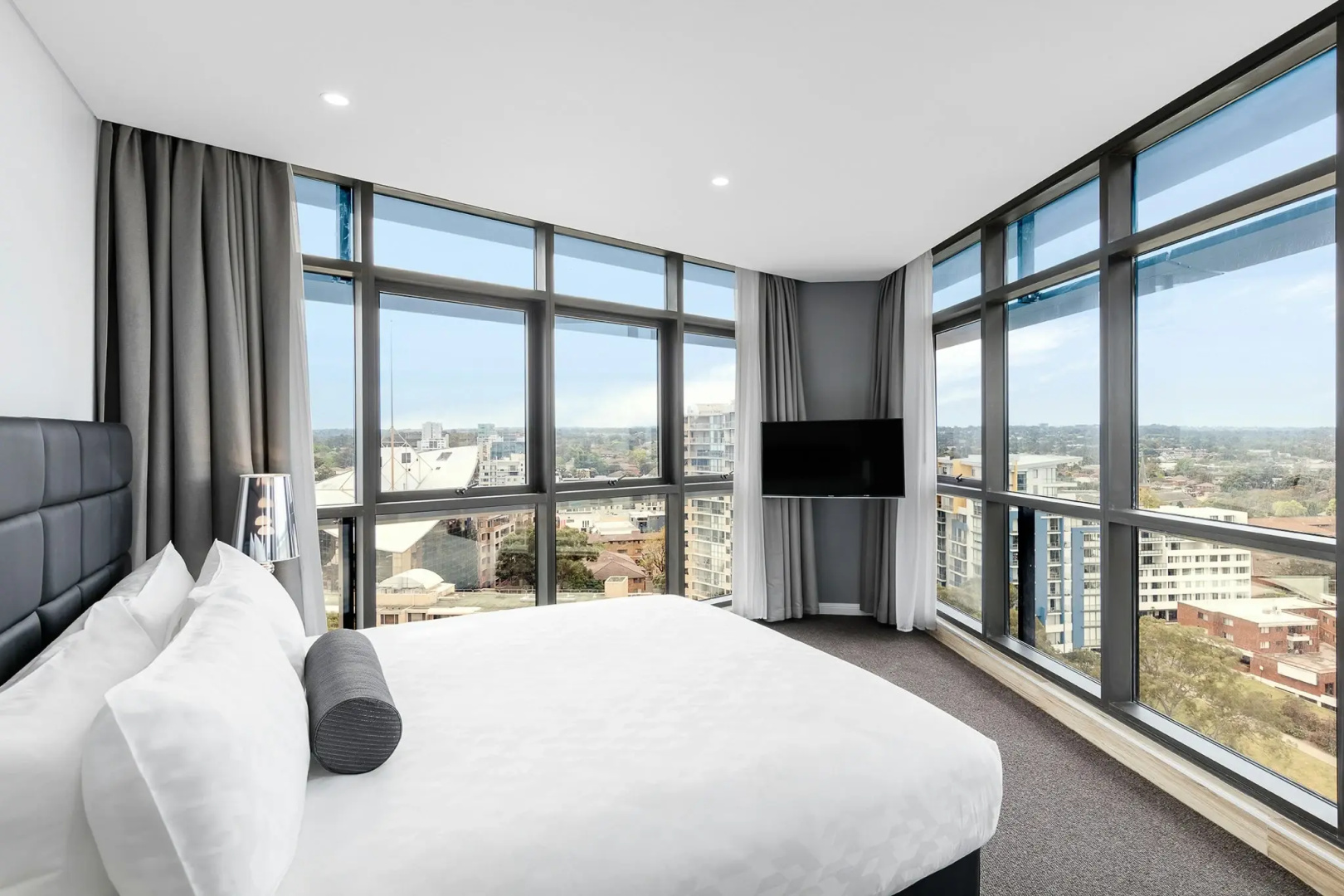Photo - Meriton Suites Church Street, Parramatta