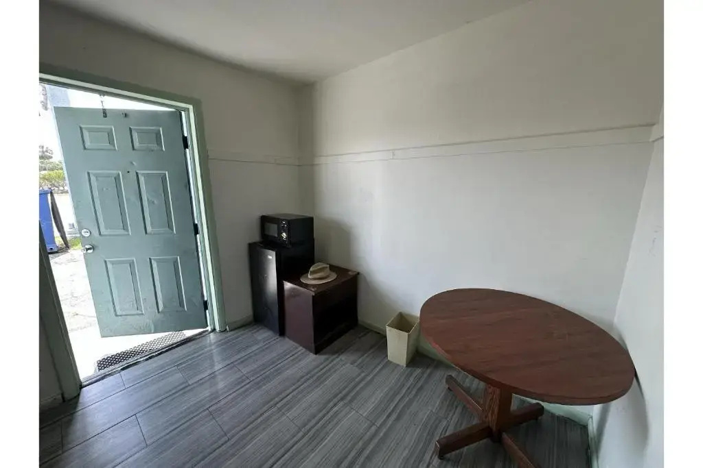 Photo - Base Motel By OYO South Tampa