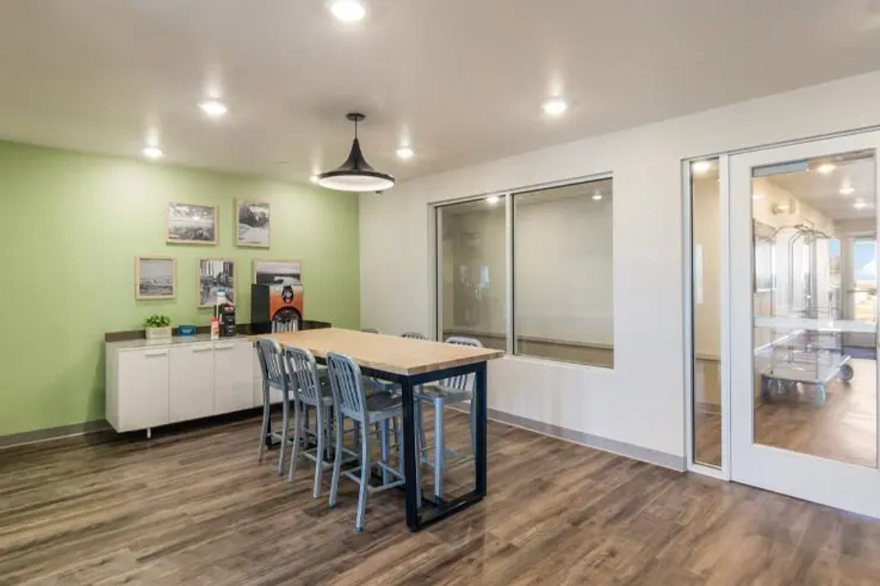 Foto - WoodSpring Suites Downers Grove - Chicago