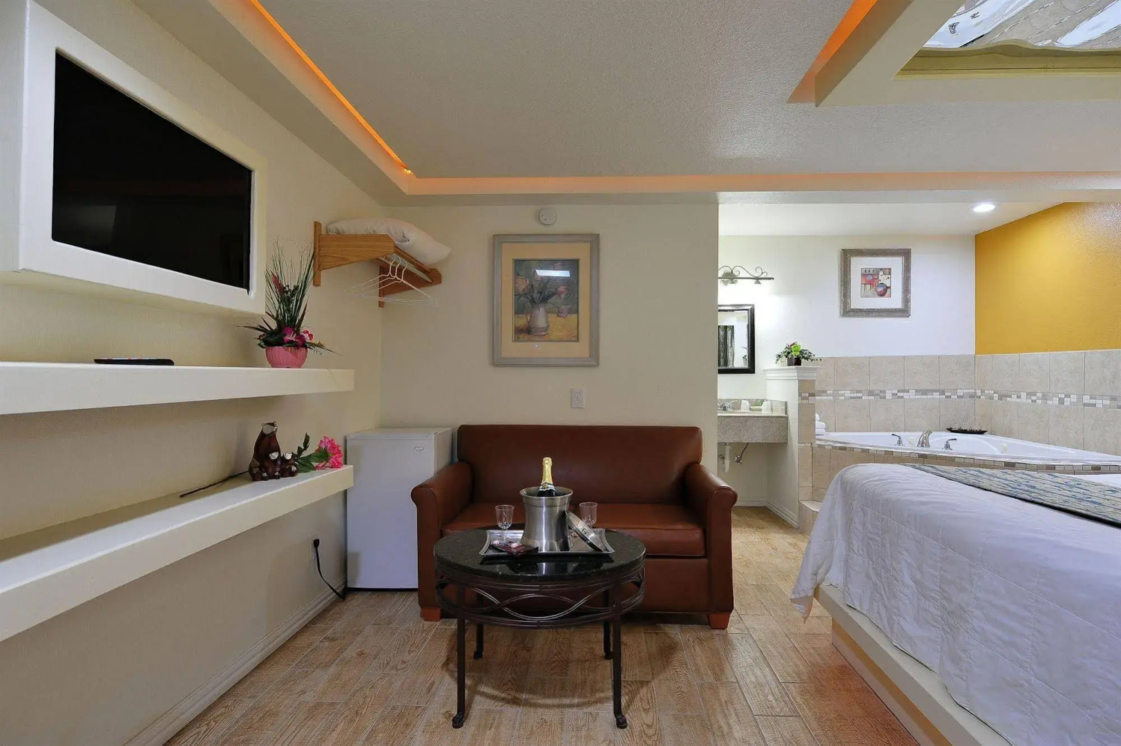 Photo - Romantic Inn & Suites