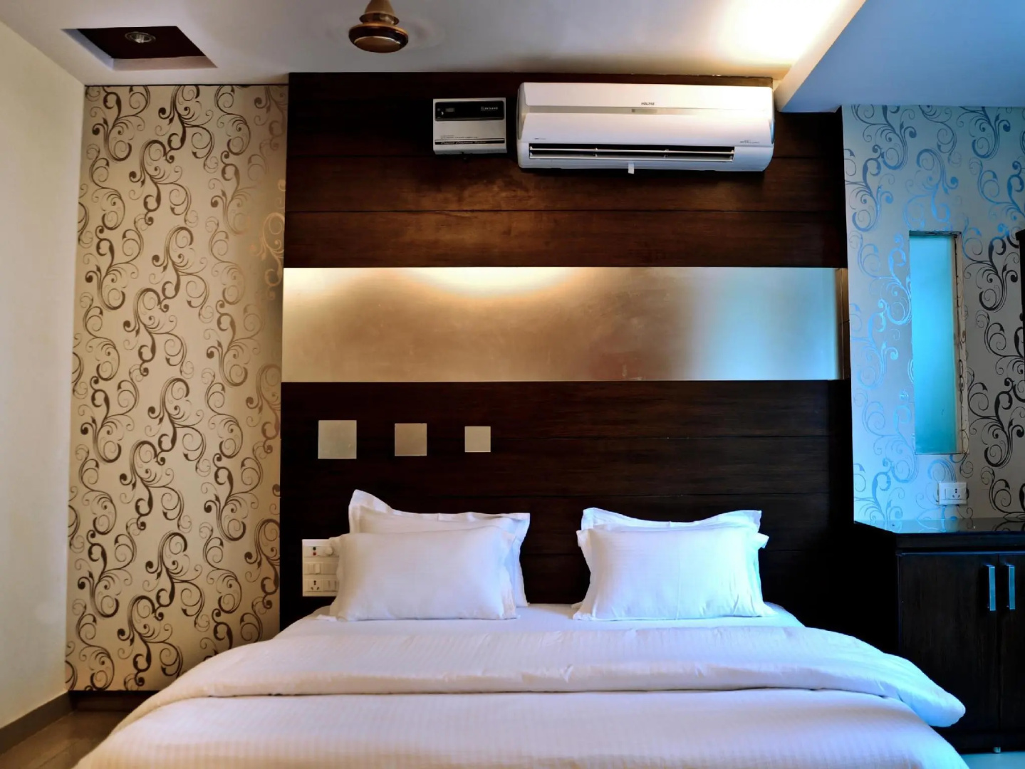 Photo - Hotel Vanson Villa, City Centre - With Free Airport & Train Station Pickup