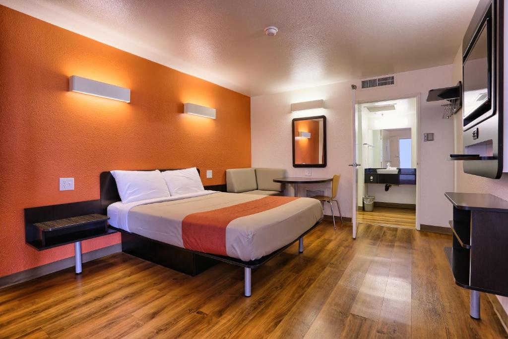 Photo - Super 8 by Wyndham Petaluma