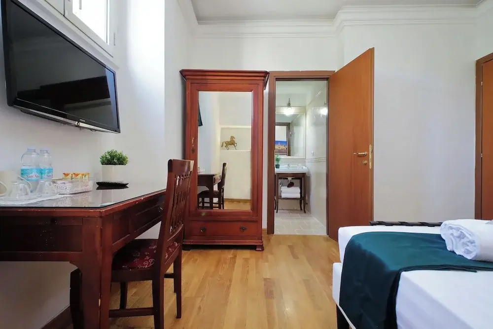 Photo - Romulus Rooms by Hostand