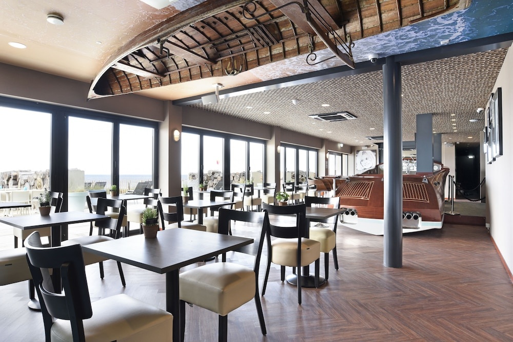 Photo - Beachhouse Hotel