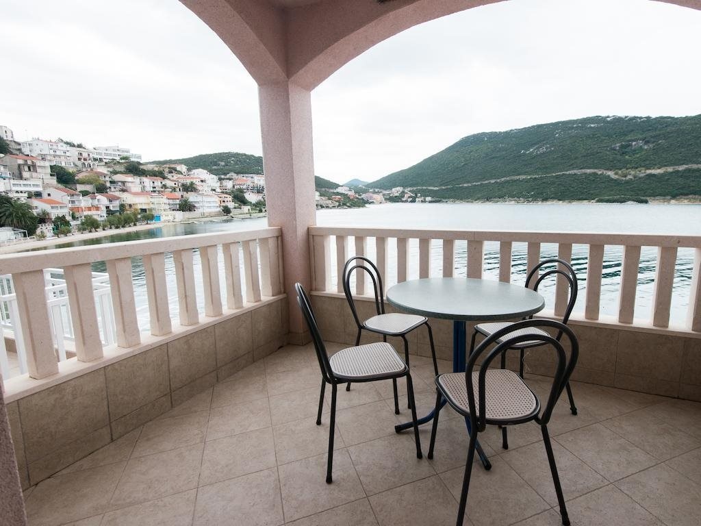 Apartments Maestral