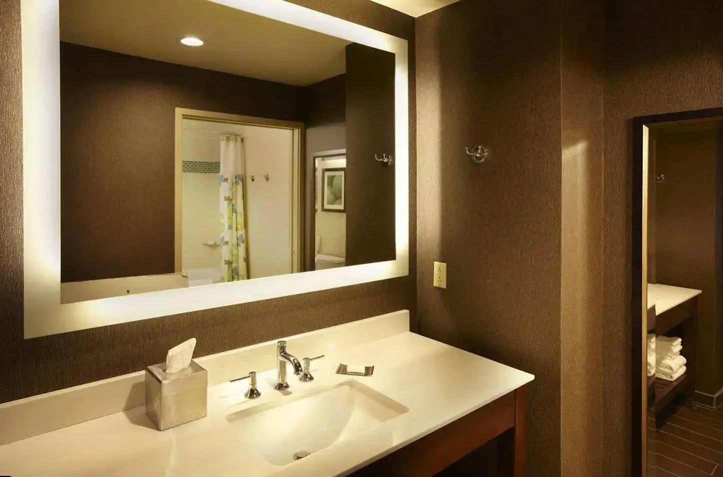 Photo - DoubleTree by Hilton Alana - Waikiki Beach
