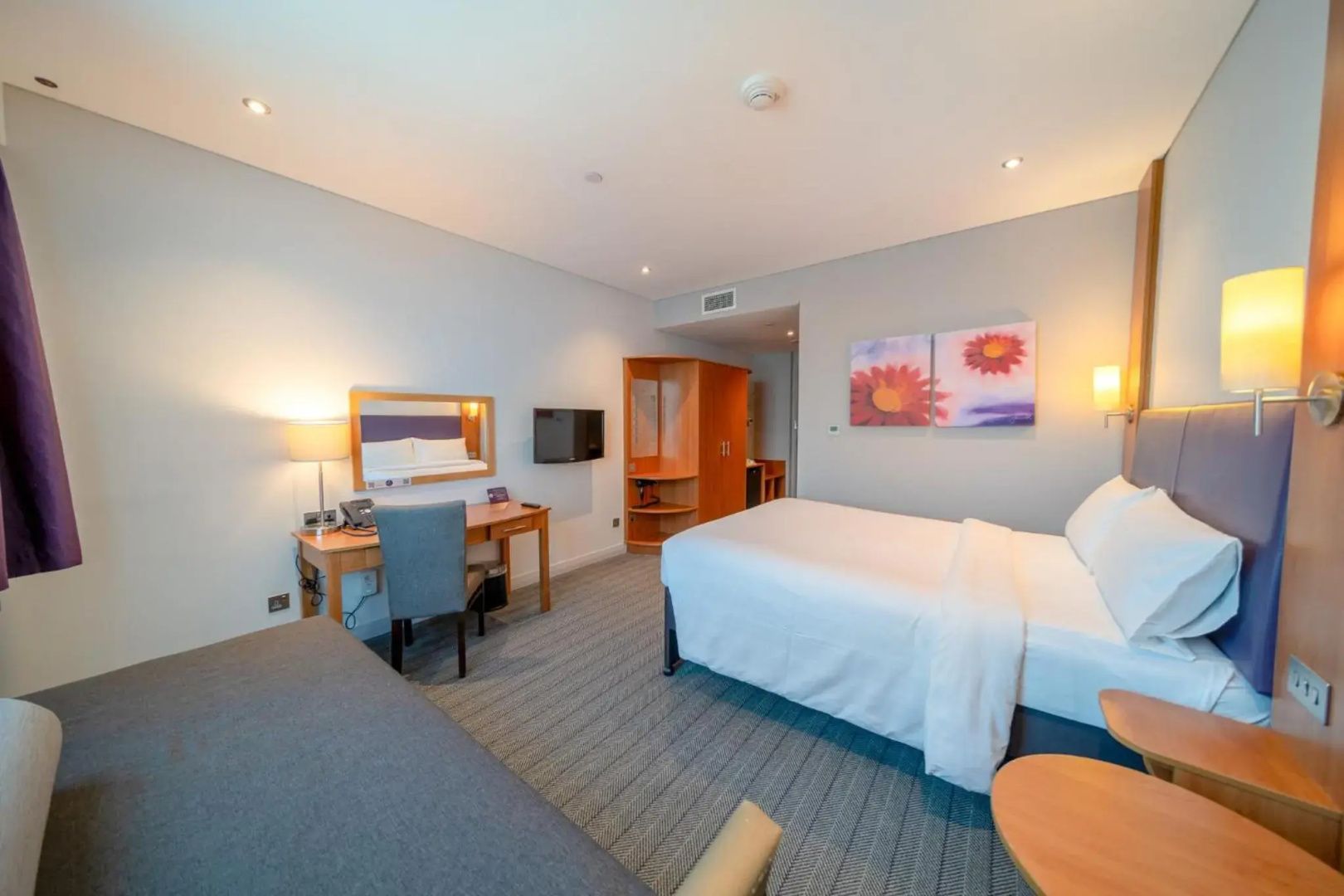 Photo - Premier Inn Abu Dhabi Airport Business Park