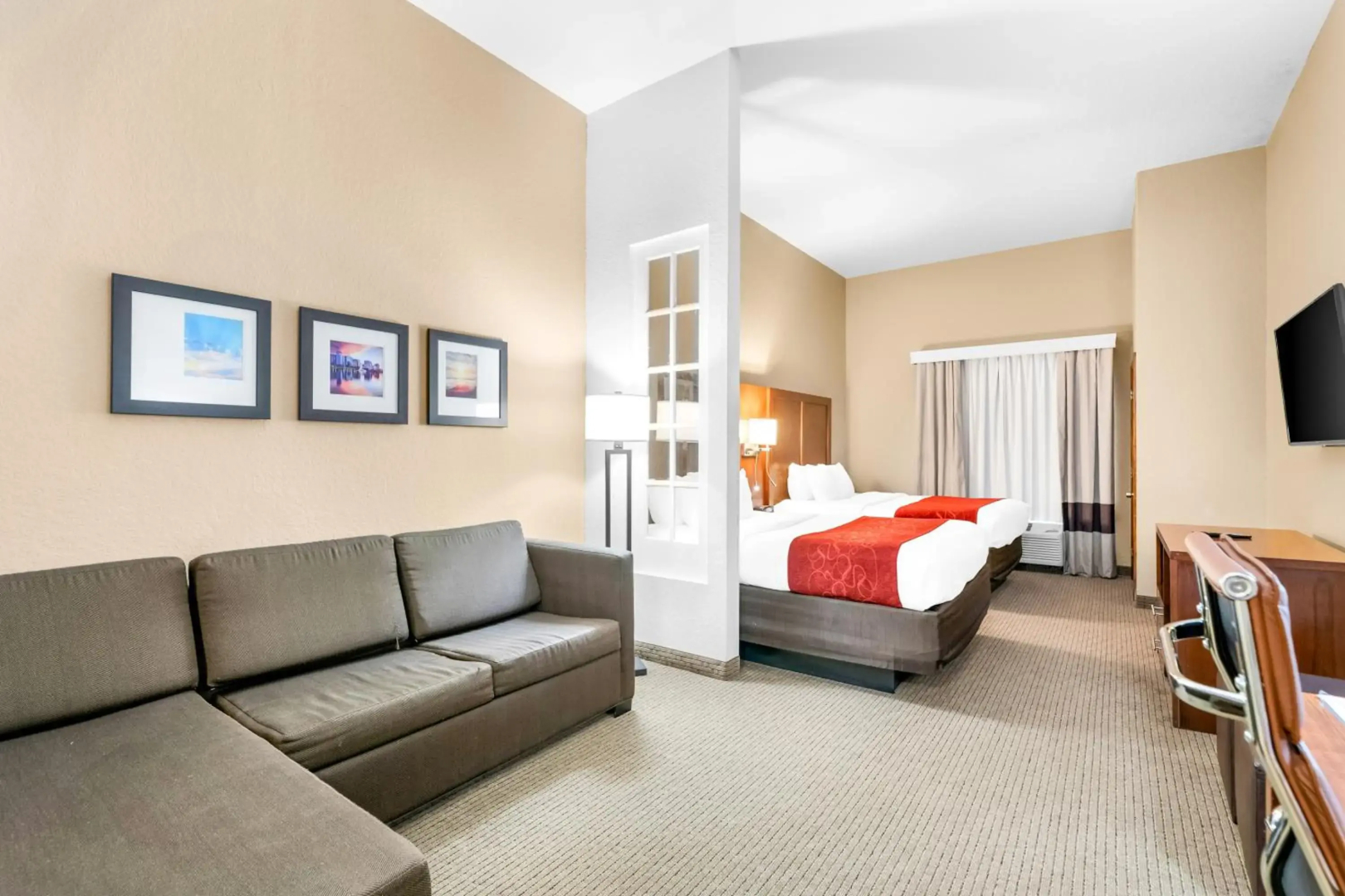 Photo - Comfort Suites Orlando Airport