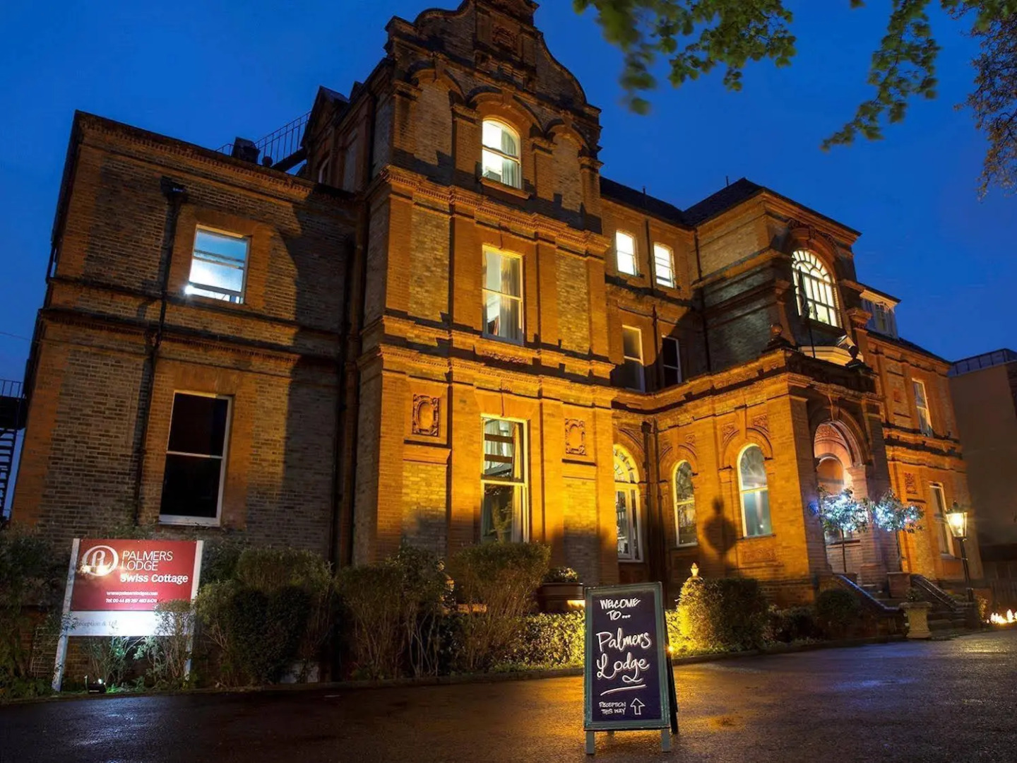 Photo - Palmers Lodge Swiss Cottage