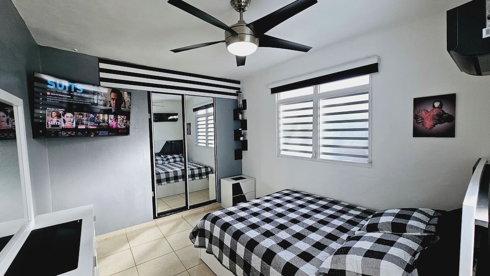 Cozy and Modern Apartment Black & White With Jacuzzi on Terrace