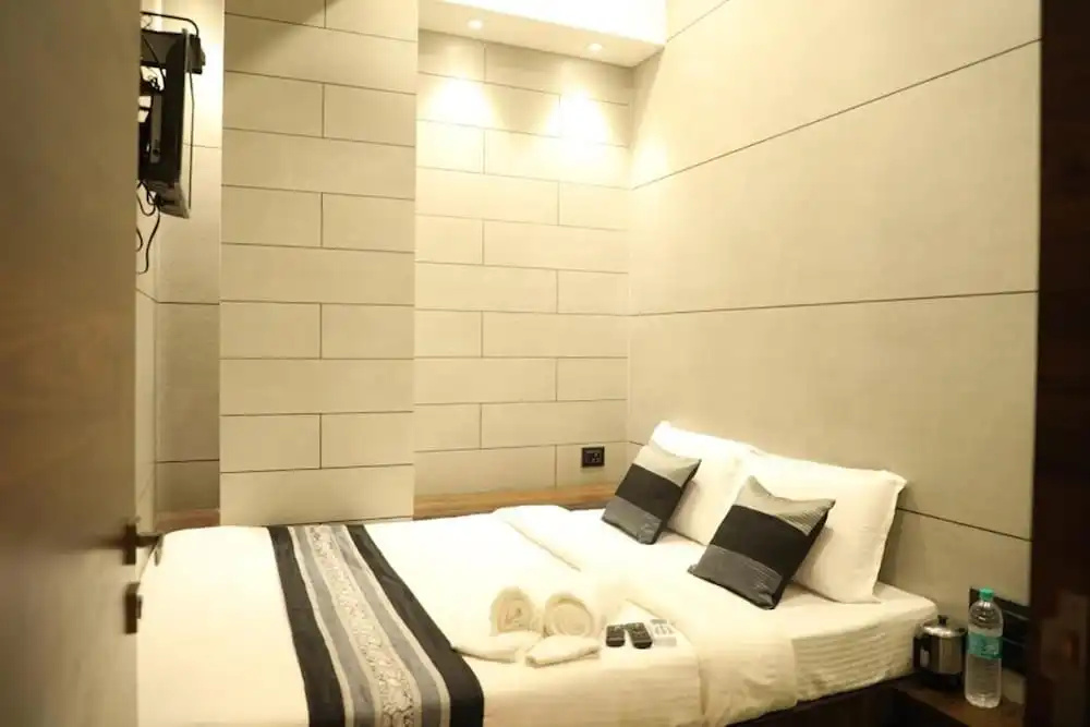 Photo - Hotel Rooms Dadar near Station