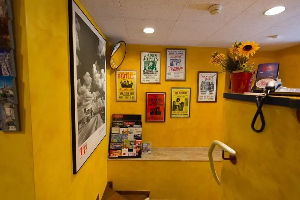 Photo - Hotel California