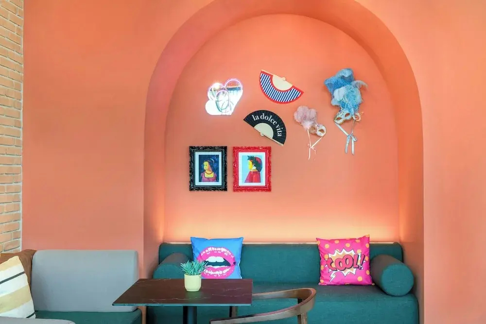 Photo - Moxy Verona