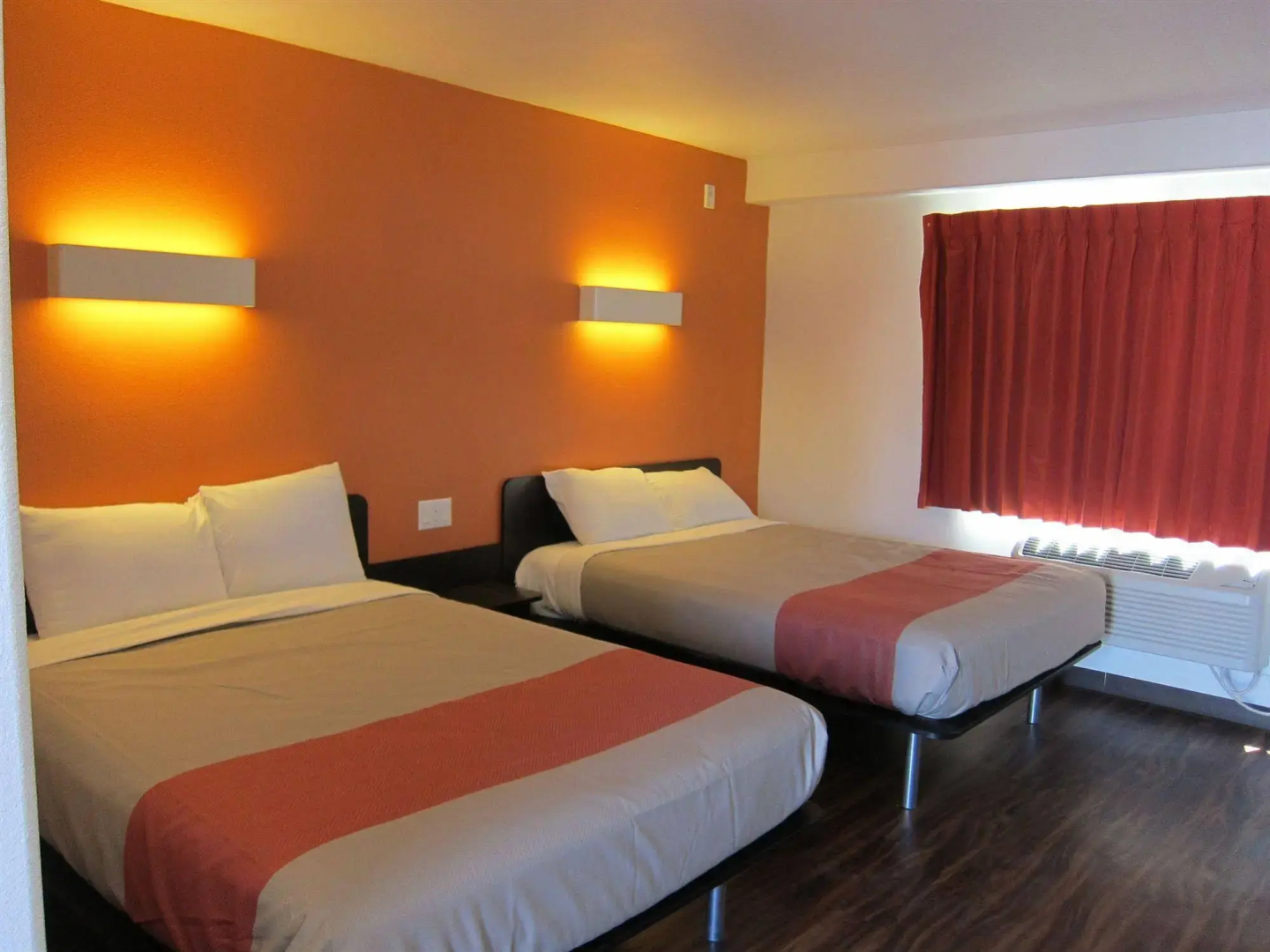 Photo - Pacific Inn