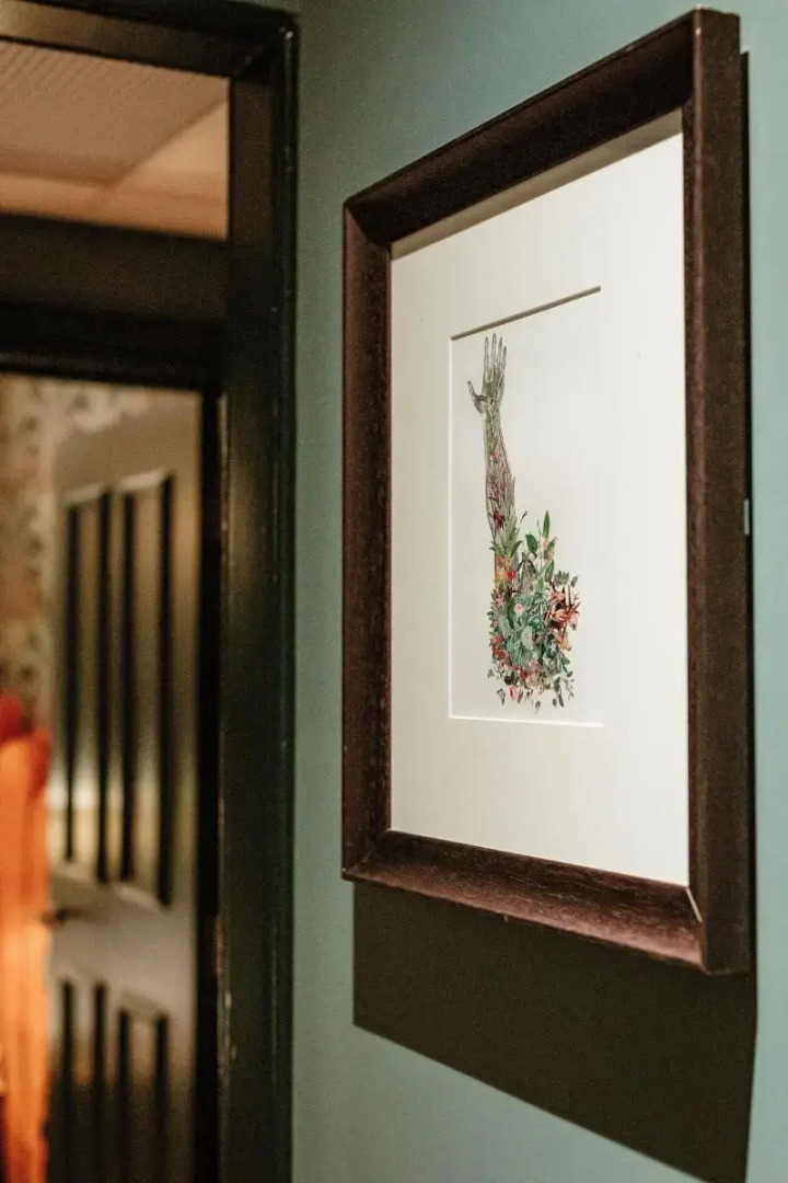 Photo - Hand & Flower