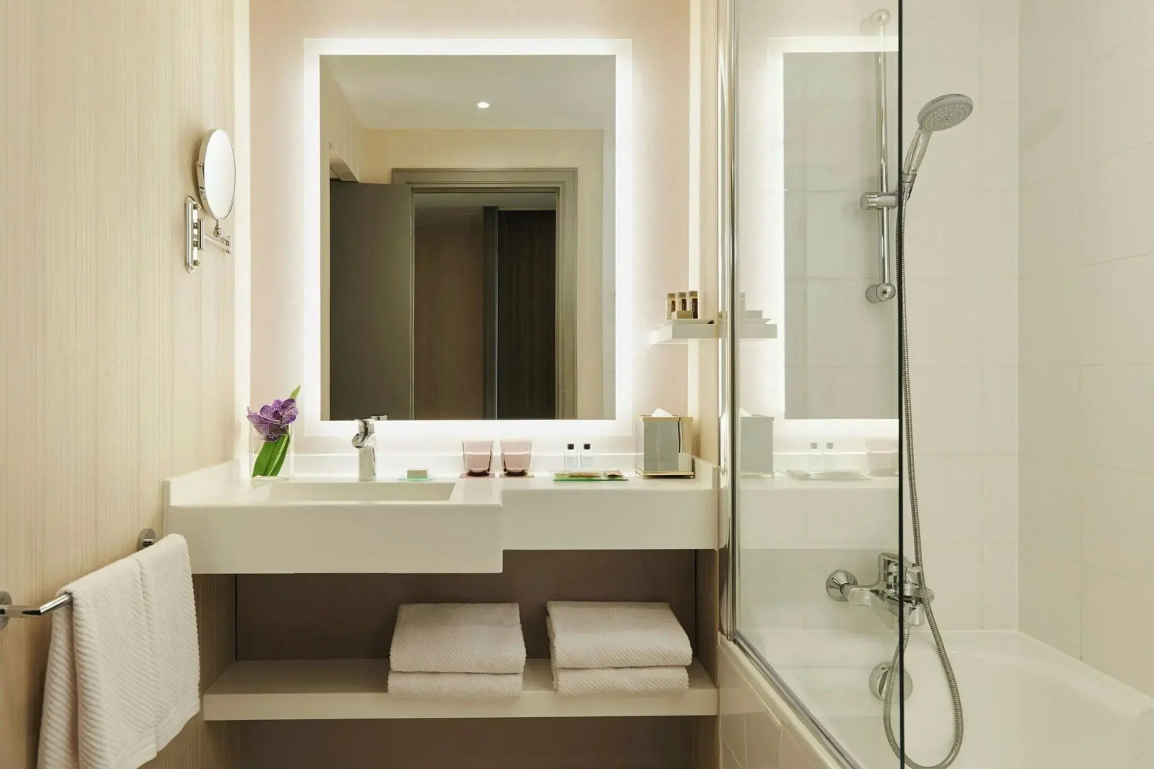Photo - Renaissance Paris La Defense Hotel