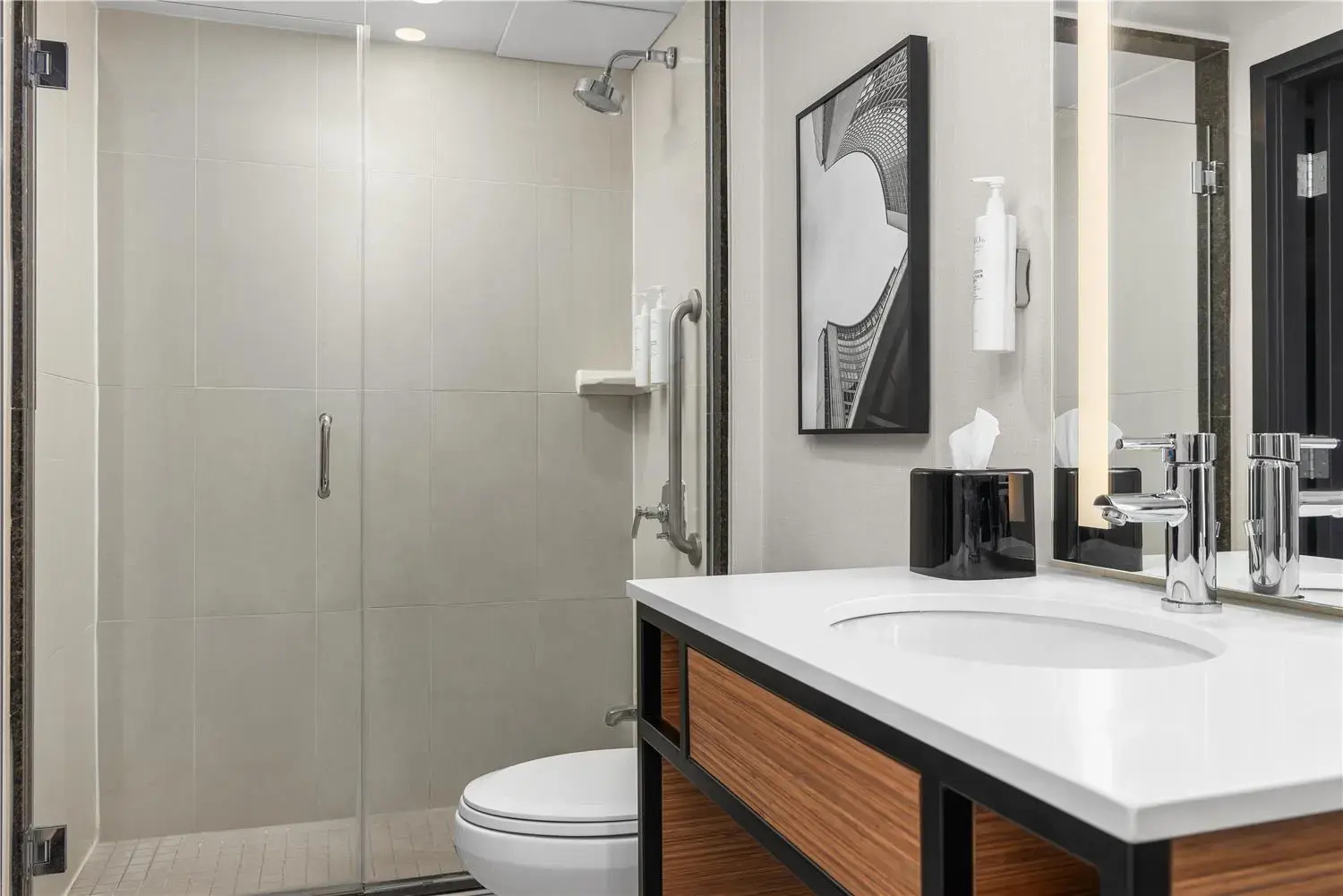 Photo - Hilton Garden Inn Toronto Airport