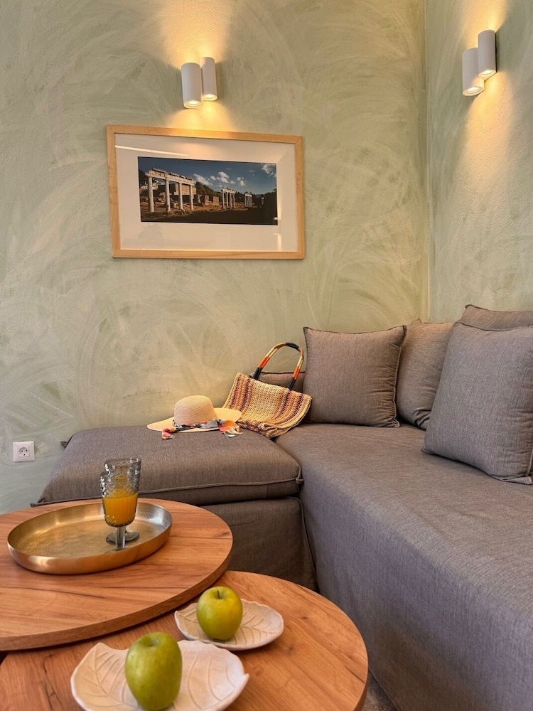 Vetus Vicinato Luxury Homes