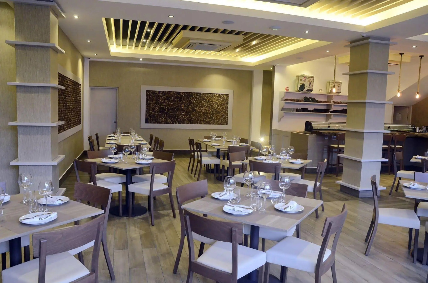 Photo - Weston Suites Hotel