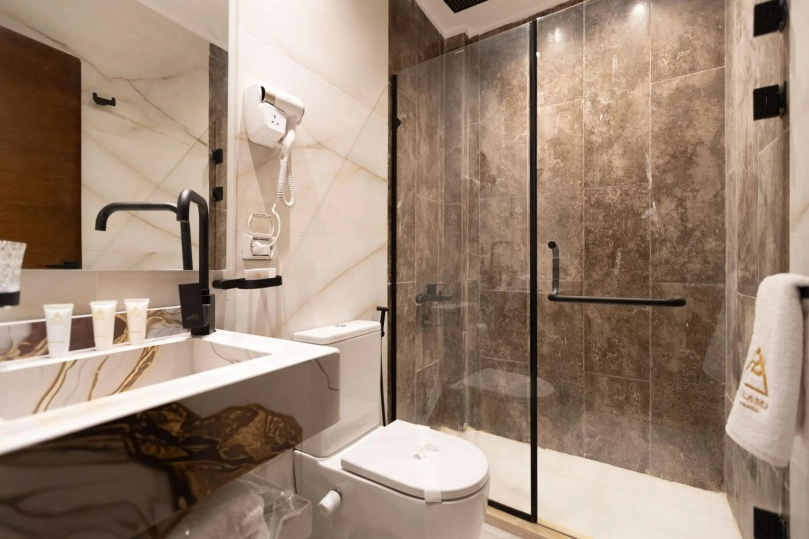 Photo - Pyramids INN