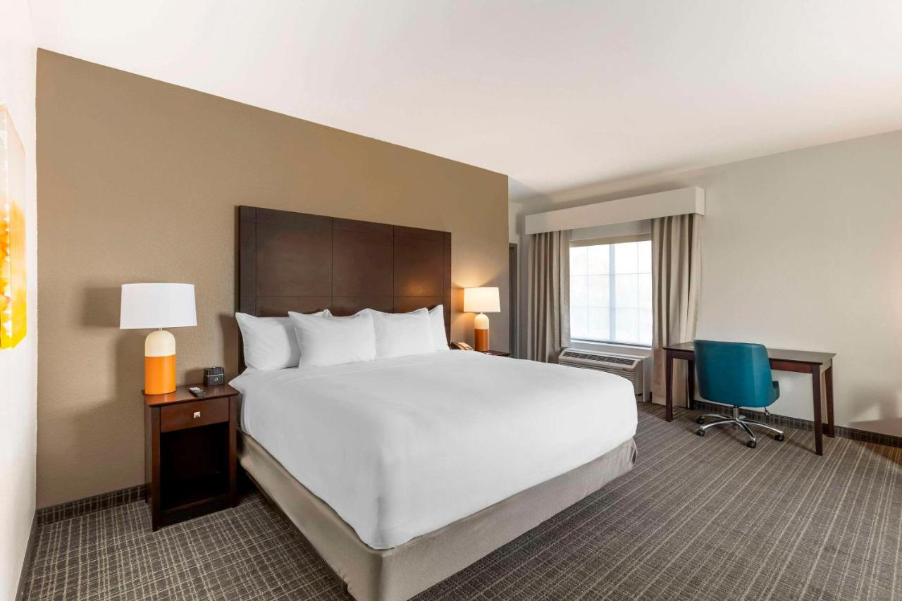 Photo - Comfort Inn & Suites Verona at Turning Stone Resort Casino