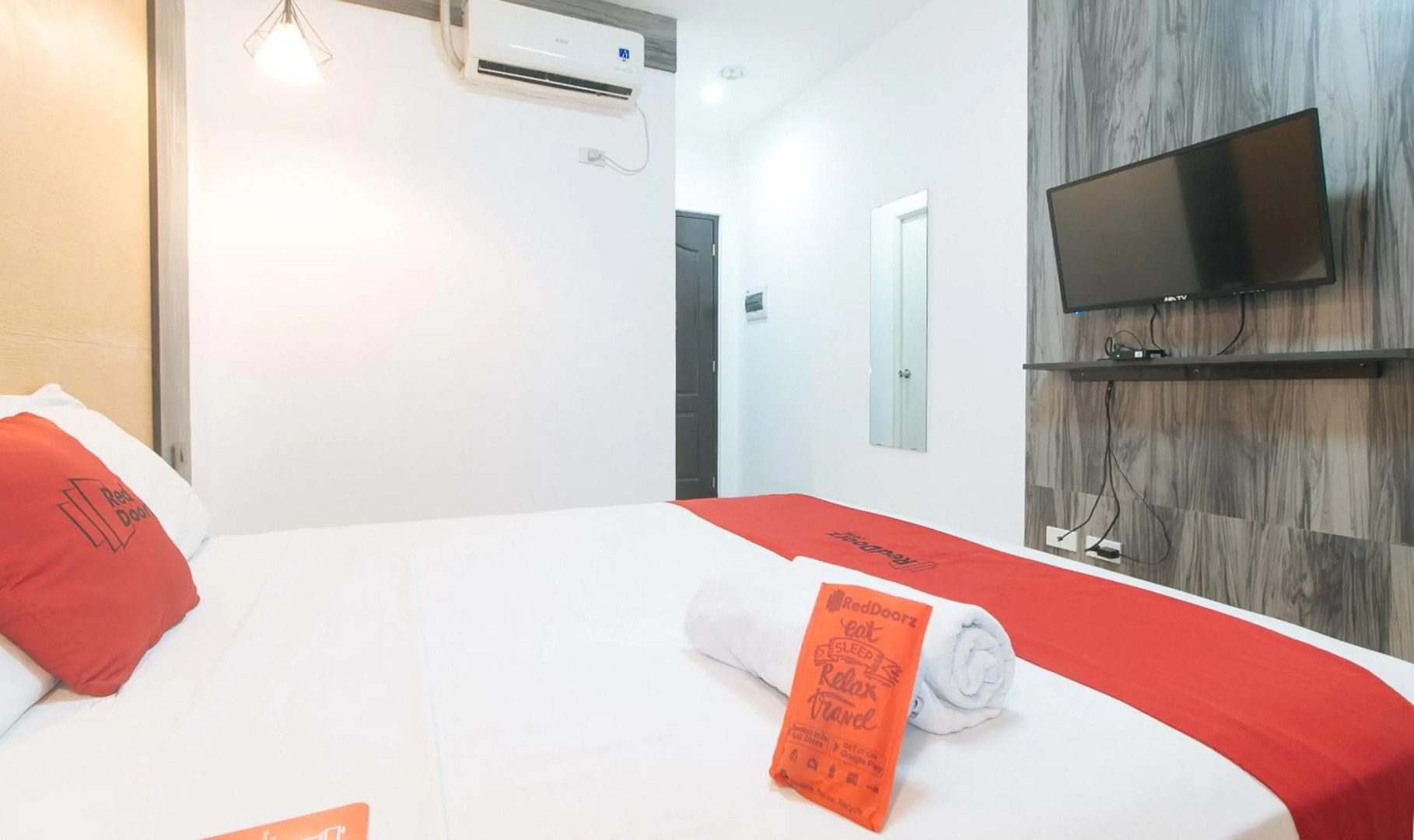 Photo - RedDoorz Plus at EDSA Congressional